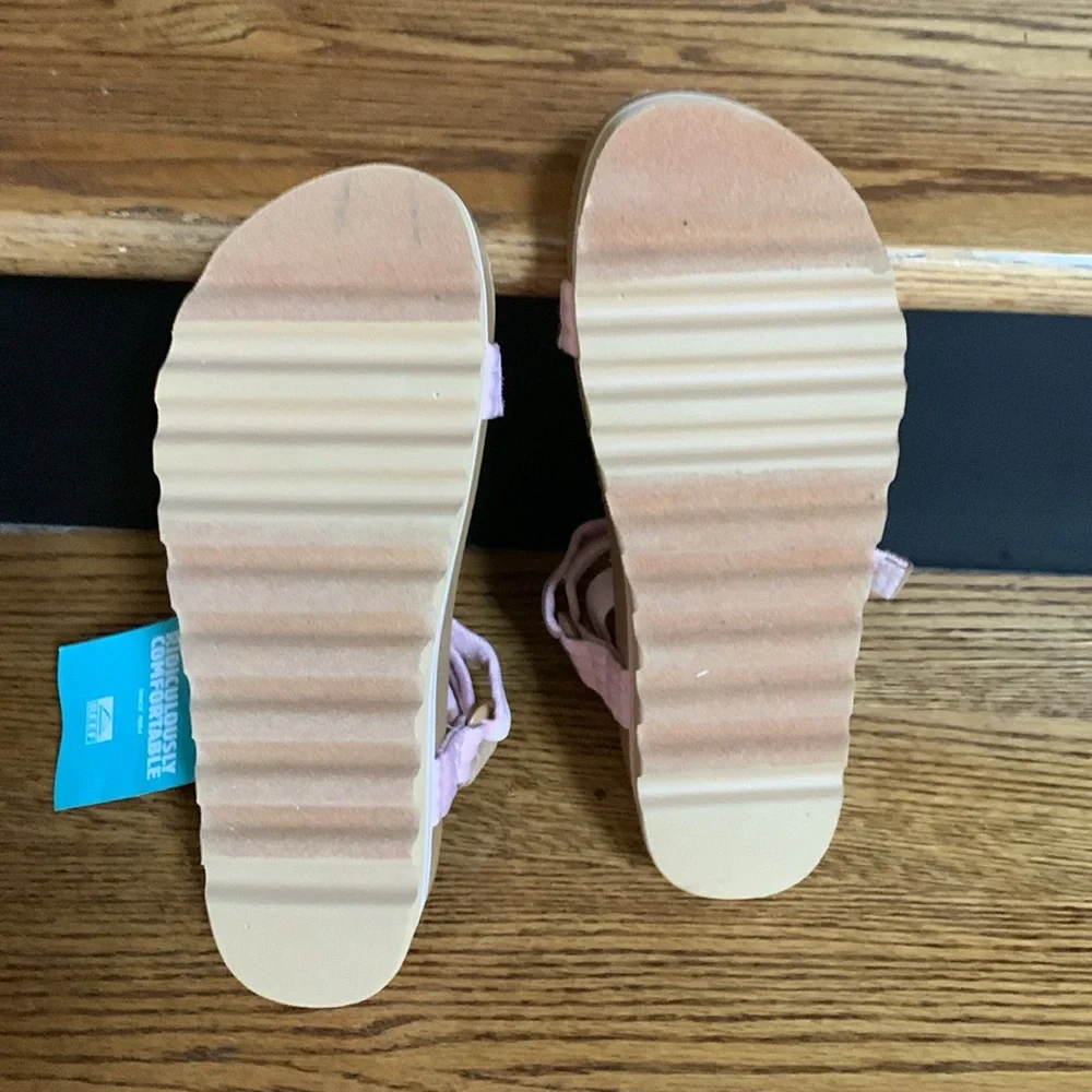 Reef. Pink Velcro sandals size 8.   ms - Picture 5 of 5